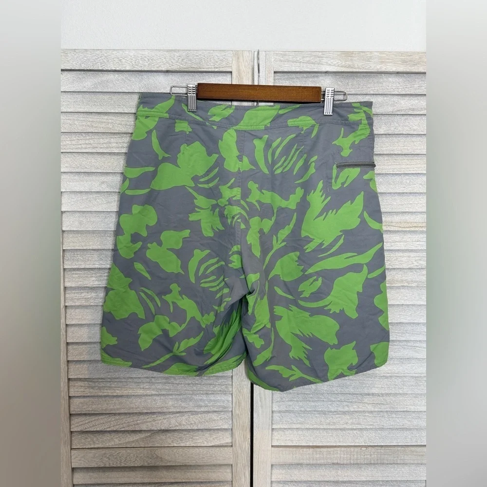 Patagonia Men’s Wavefarer Board Shorts Size 33